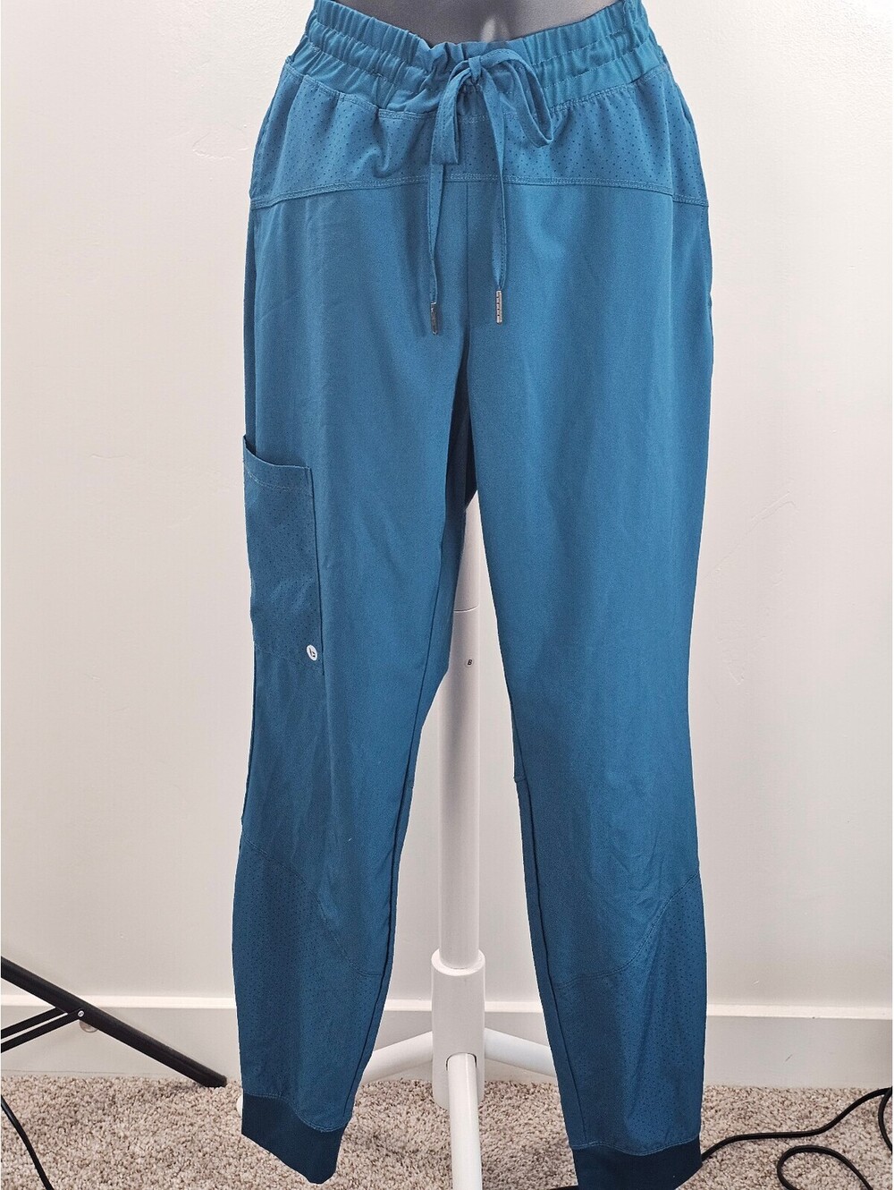 Barco One Boost Mid-Rise Jogger Scrub Pants (Style BOP513)